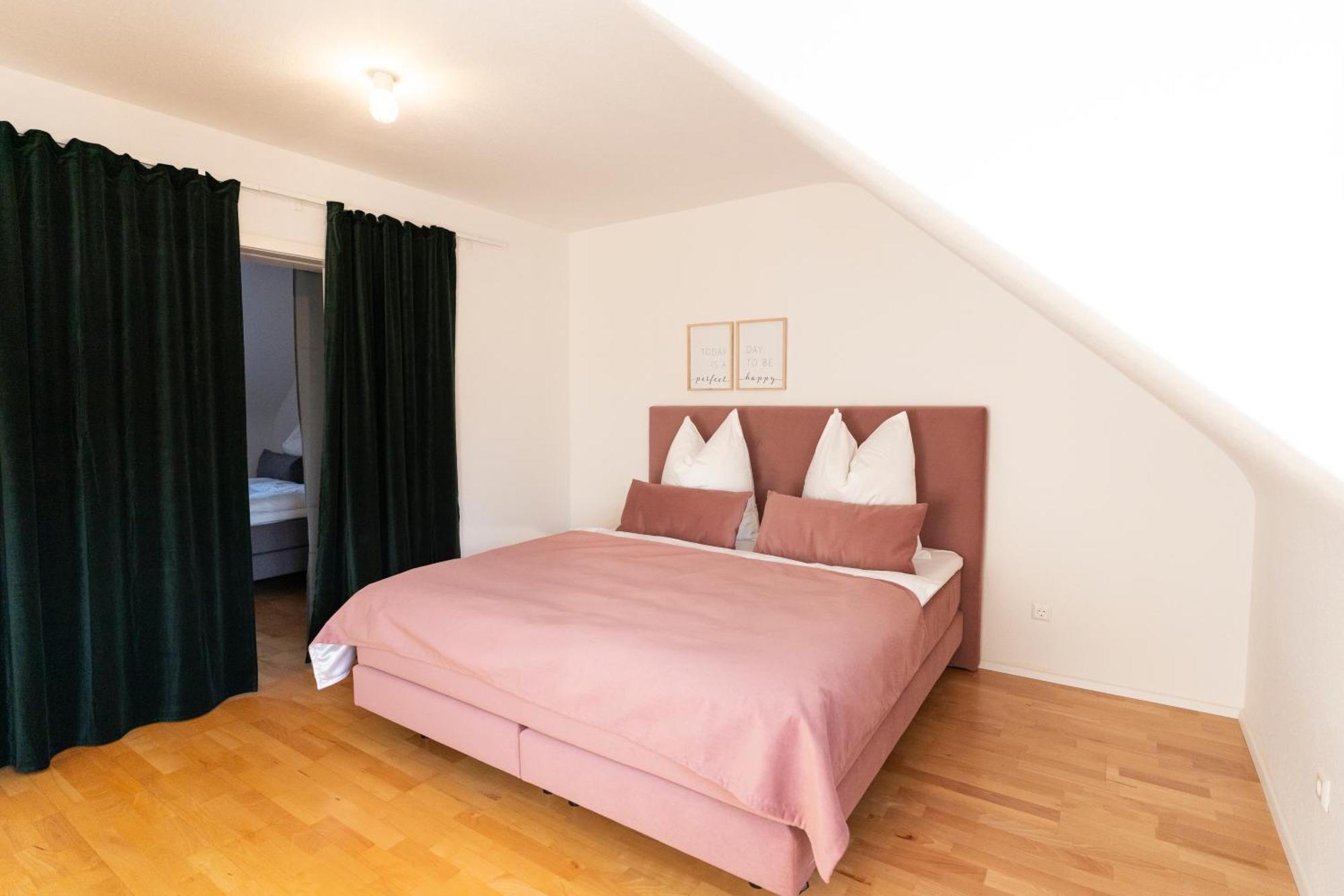 Apartment Seerose - W14, Zentral In Bahnhofsnaehe, Kueche, 3 Schlafzimmer Ulm
